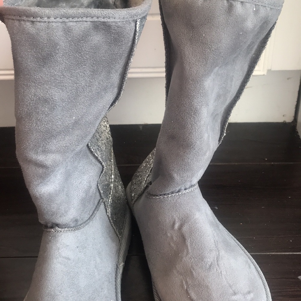 Boots - Picture 2 of 5